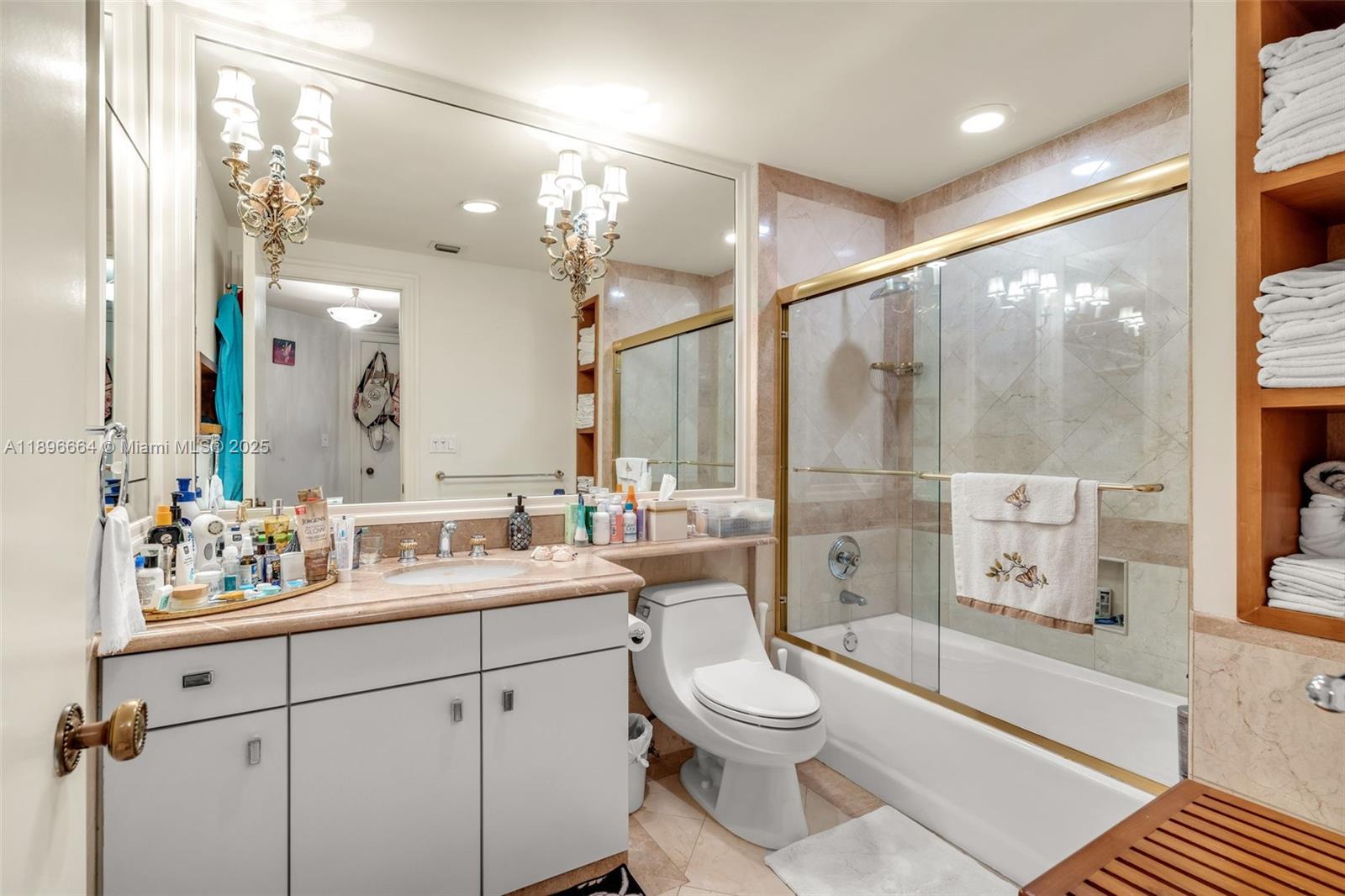 445 Grand Bay Dr #1001 Key Biscayne, FL 33149 445 Grand Bay Dr #1001 Key Biscayne, FL 33149