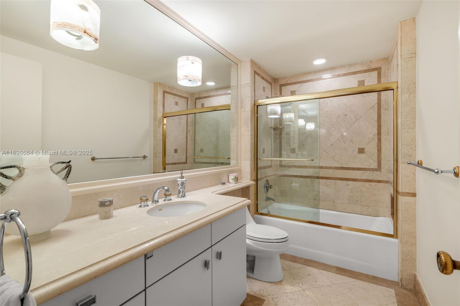 445 Grand Bay Dr #1001 Key Biscayne, FL 33149 445 Grand Bay Dr #1001 Key Biscayne, FL 33149