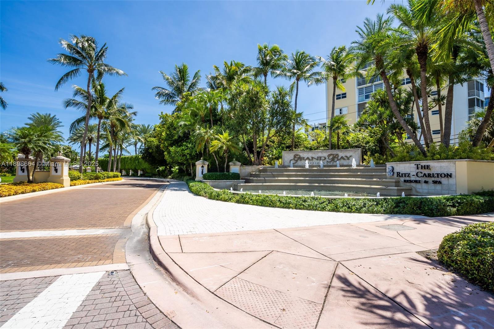 445 Grand Bay Dr #1001 Key Biscayne, FL 33149 445 Grand Bay Dr #1001 Key Biscayne, FL 33149
