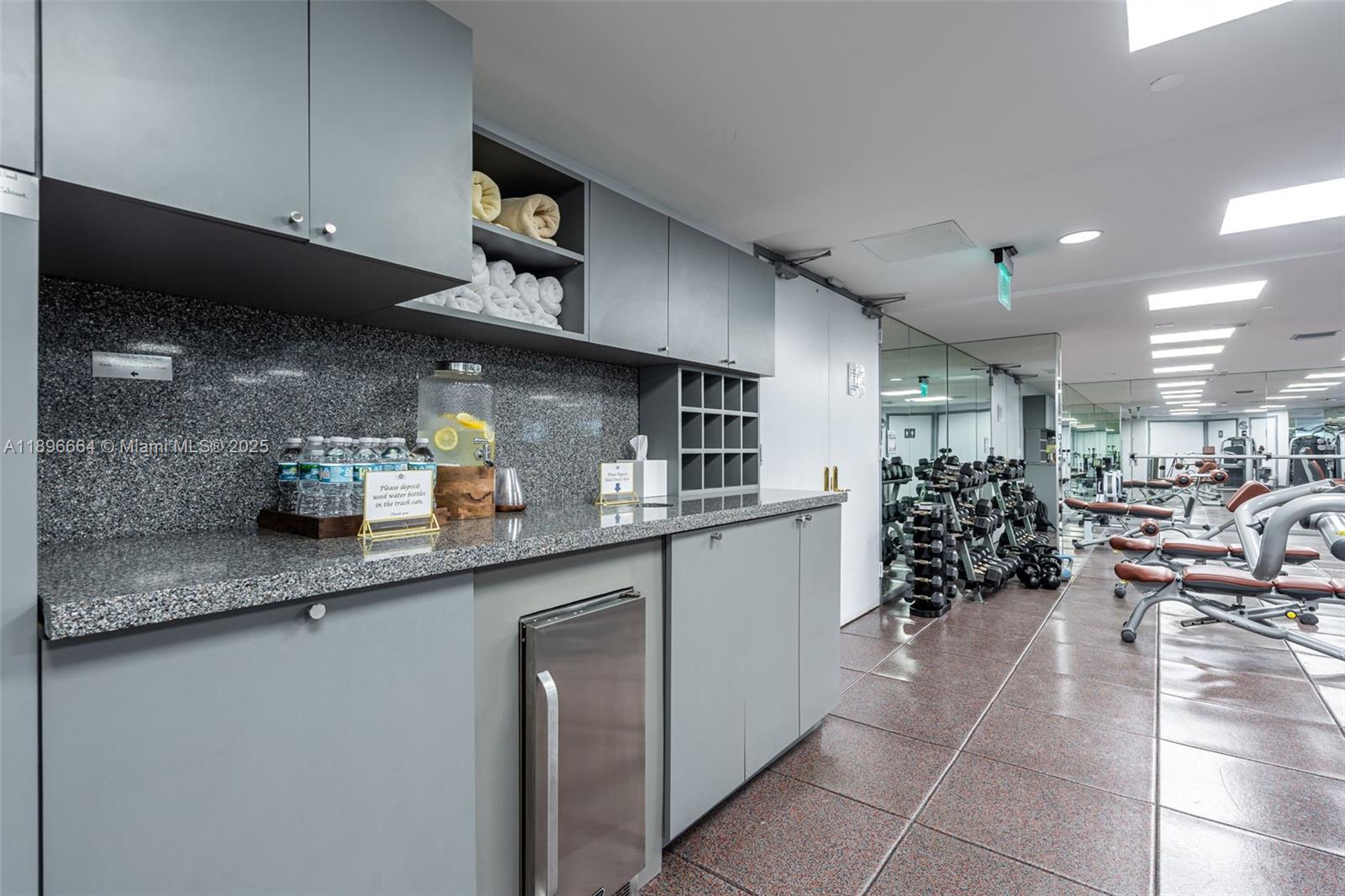 445 Grand Bay Dr #1001 Key Biscayne, FL 33149 445 Grand Bay Dr #1001 Key Biscayne, FL 33149