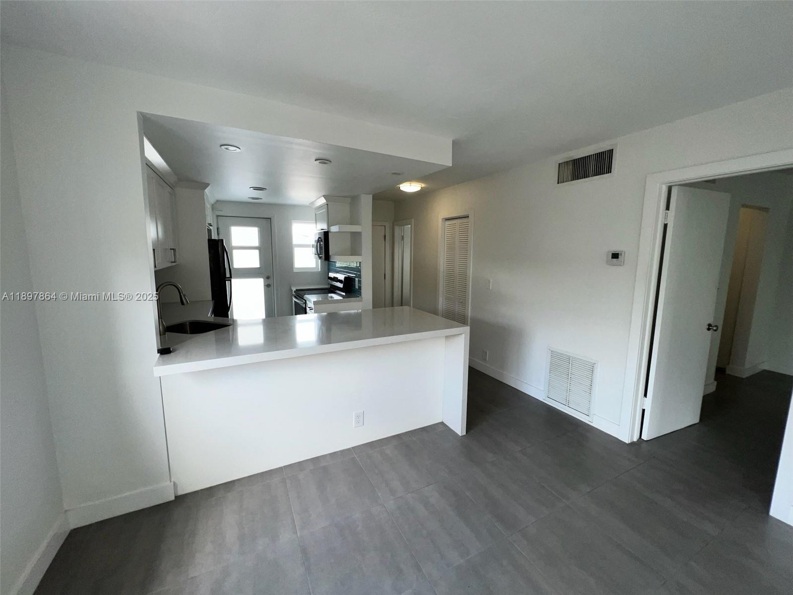 240 Galen Dr #304