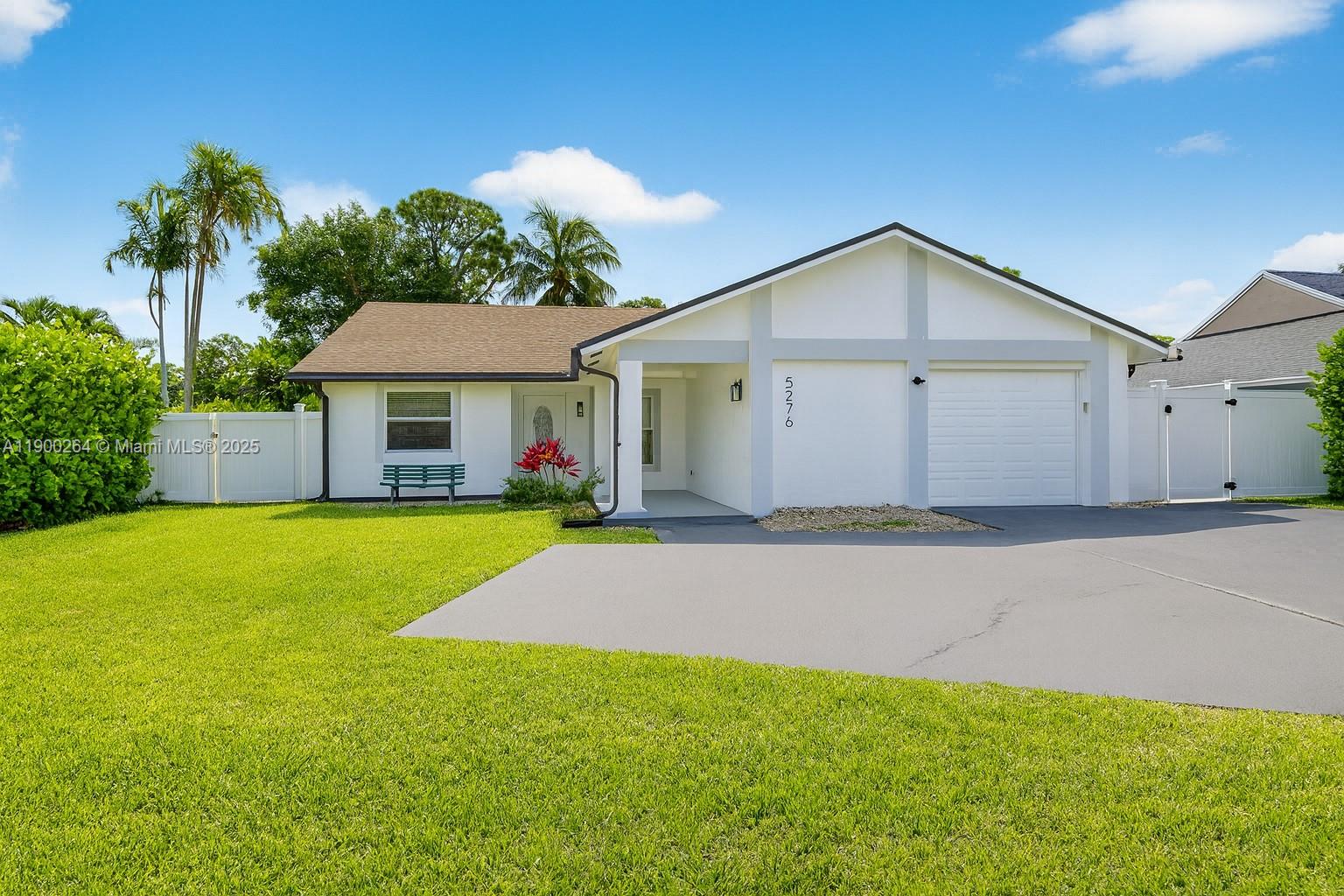 5276 Pine Tree Dr Delray Beach, FL 33484