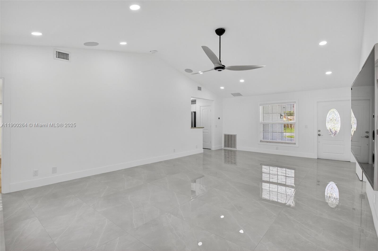 5276 Pine Tree Dr Delray Beach, FL 33484