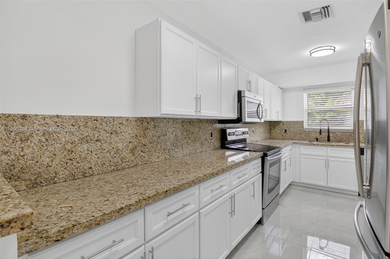 5276 Pine Tree Dr Delray Beach, FL 33484