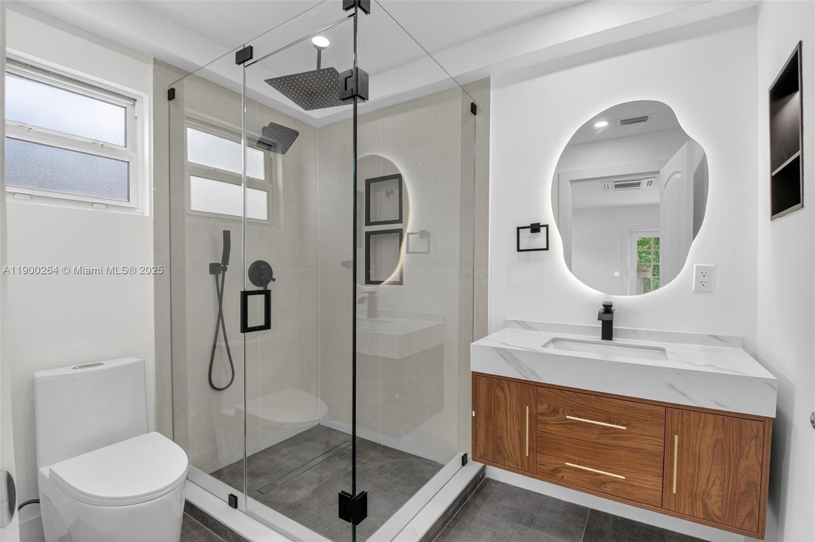 5276 Pine Tree Dr Delray Beach, FL 33484