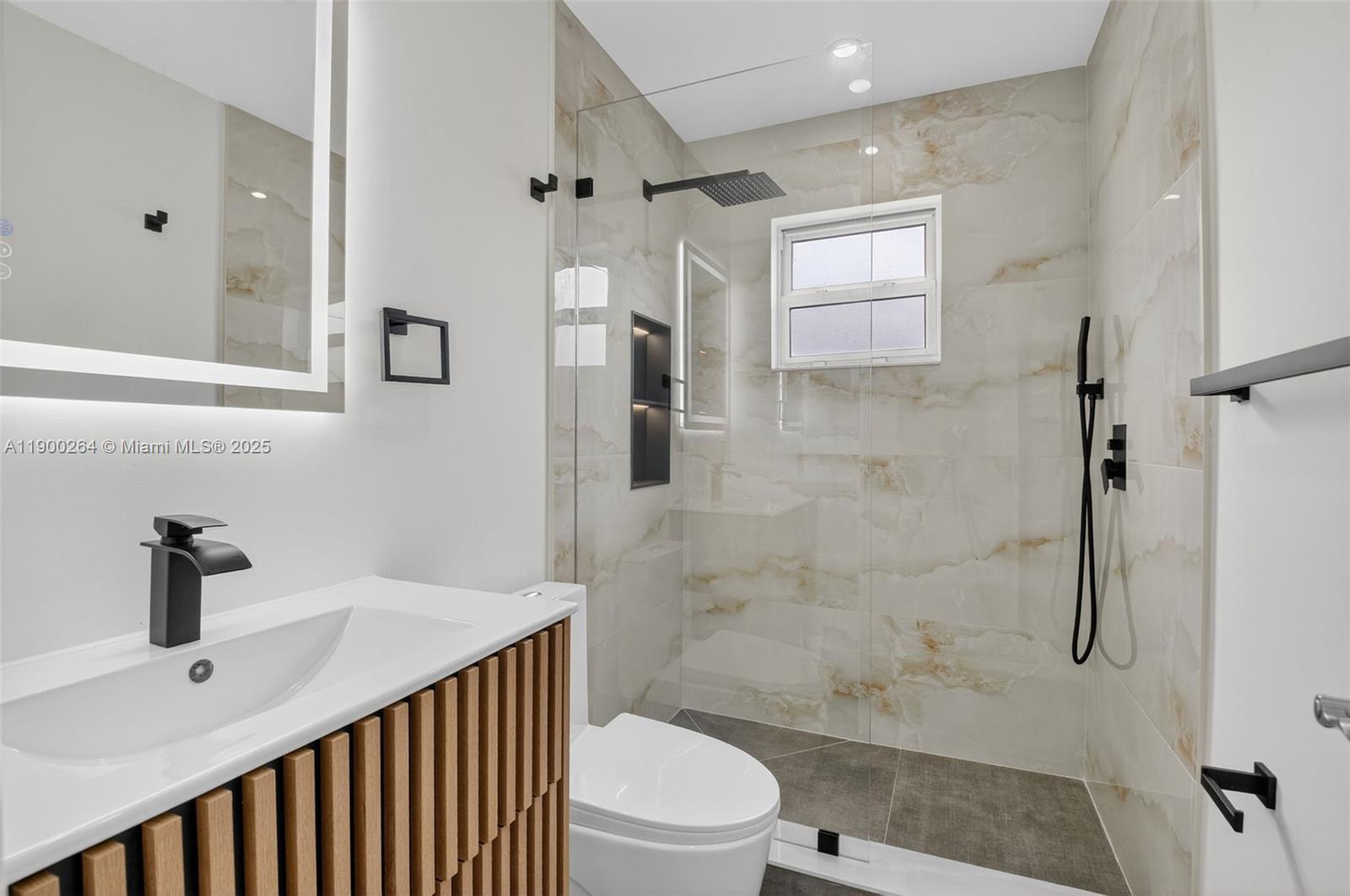 5276 Pine Tree Dr Delray Beach, FL 33484