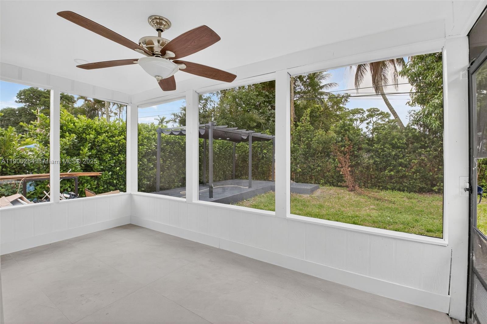 5276 Pine Tree Dr Delray Beach, FL 33484