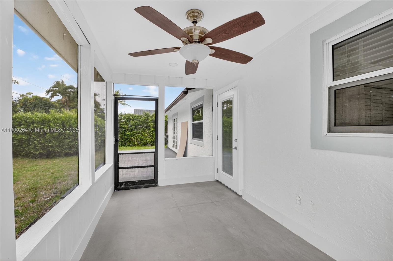 5276 Pine Tree Dr Delray Beach, FL 33484