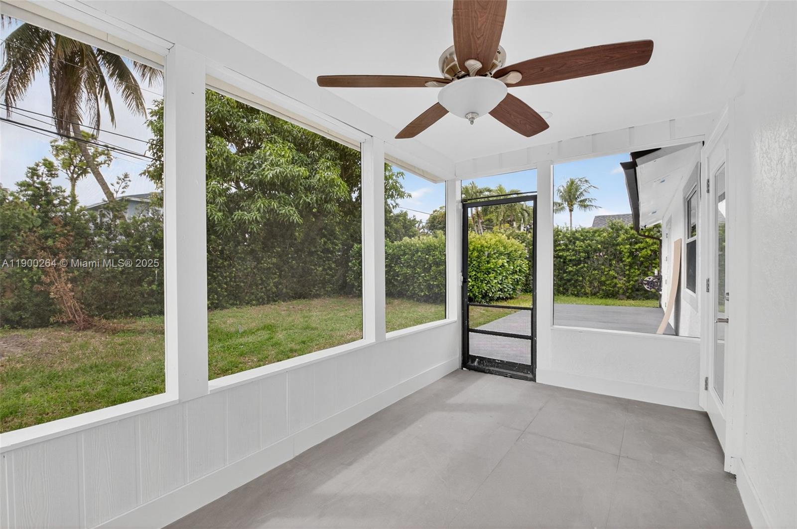 5276 Pine Tree Dr Delray Beach, FL 33484