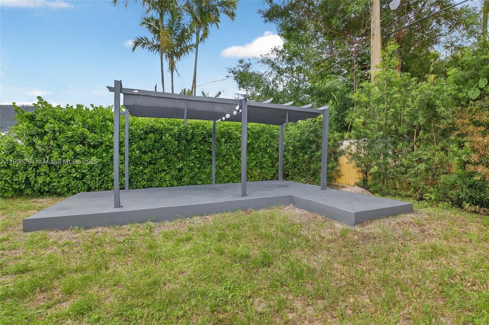 5276 Pine Tree Dr Delray Beach, FL 33484