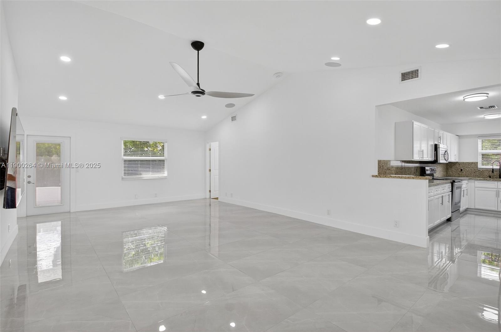 5276 Pine Tree Dr Delray Beach, FL 33484