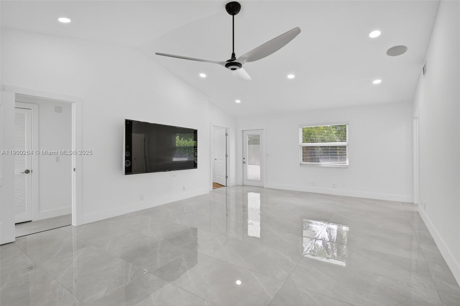 5276 Pine Tree Dr Delray Beach, FL 33484