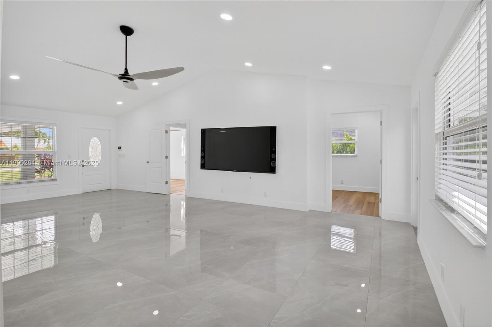 5276 Pine Tree Dr Delray Beach, FL 33484