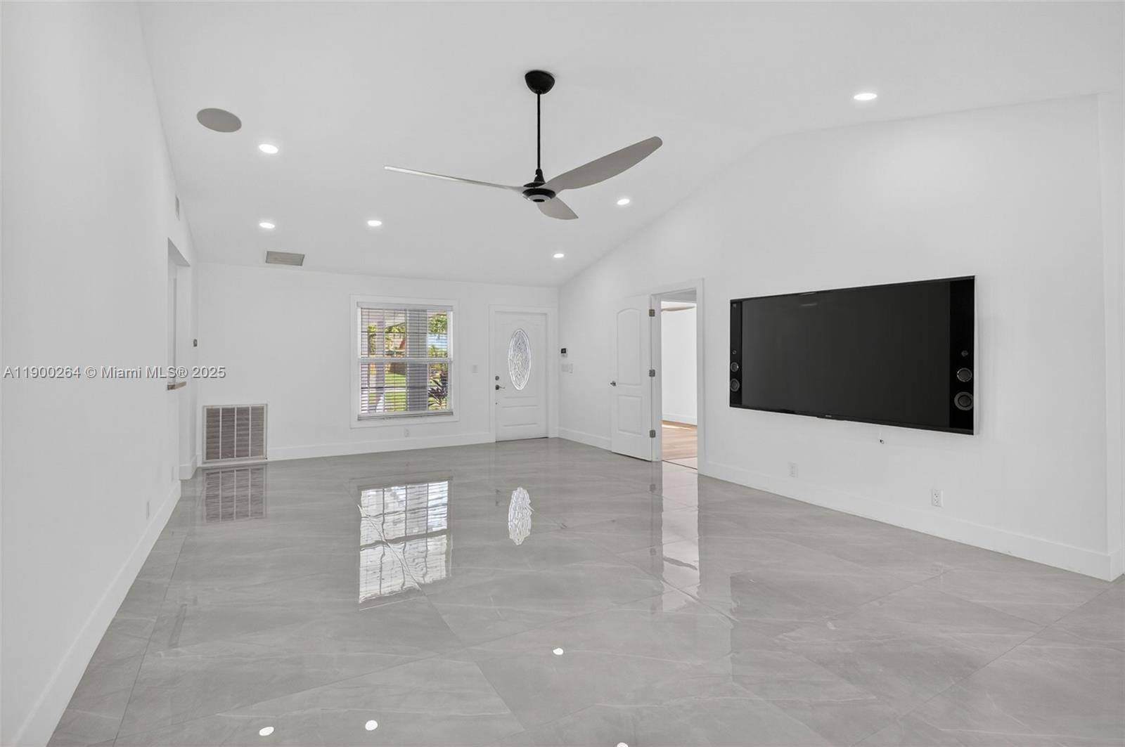 5276 Pine Tree Dr Delray Beach, FL 33484