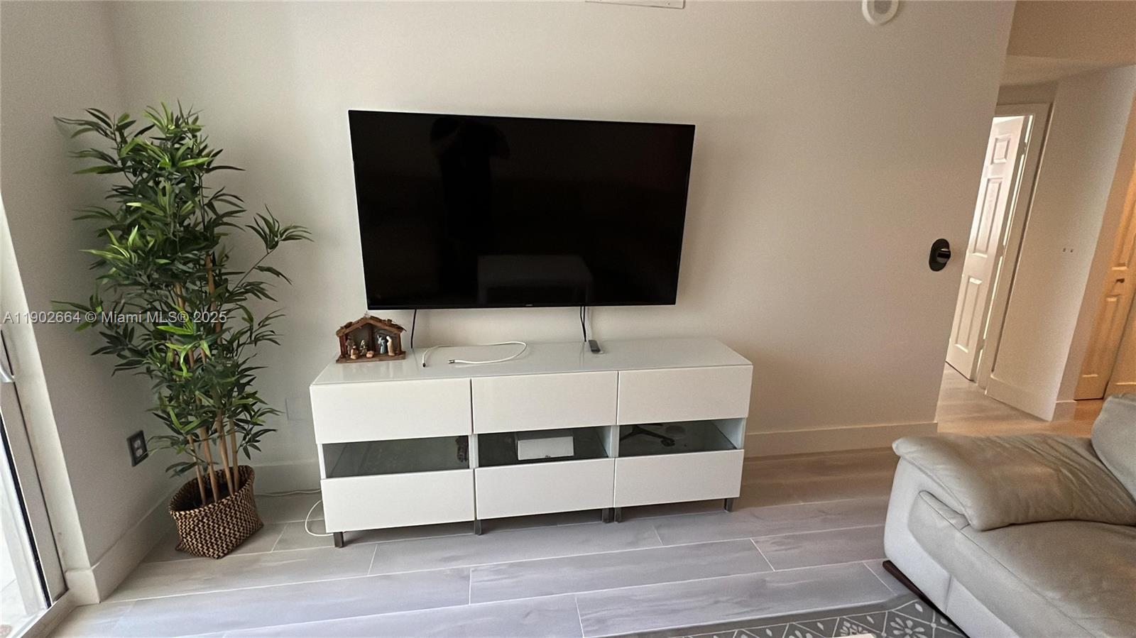 image Porto Bellagio Condo3