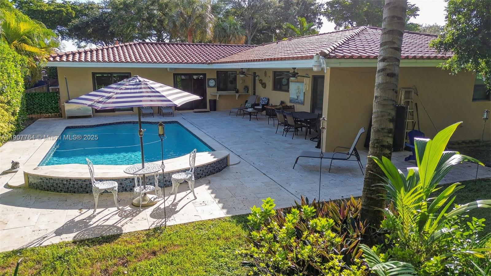 15010 Dunbarton Pl Miami Lakes, FL 33016