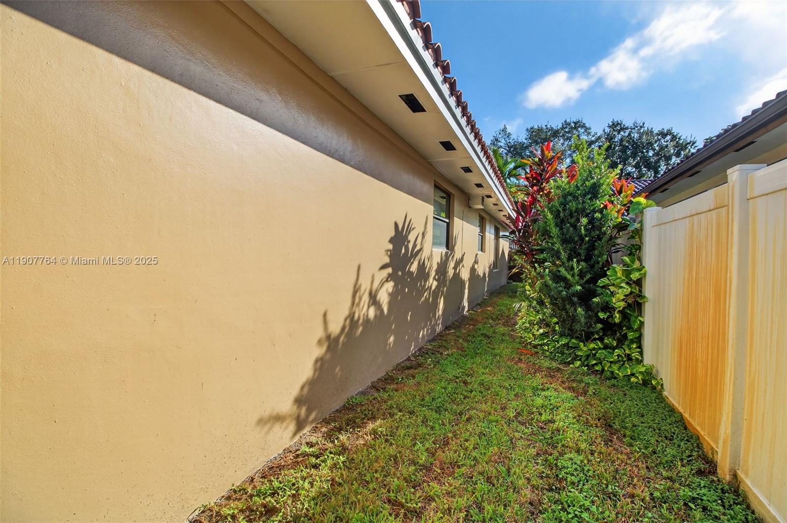 15010 Dunbarton Pl Miami Lakes, FL 33016