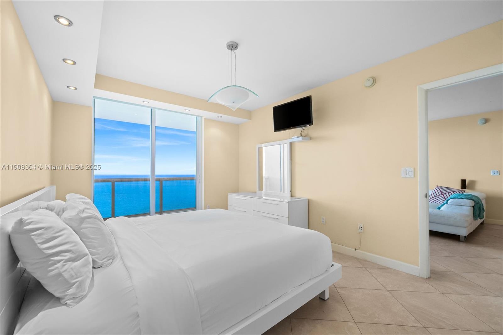 1800 S Ocean Dr #2603 Hallandale Beach, FL 33009