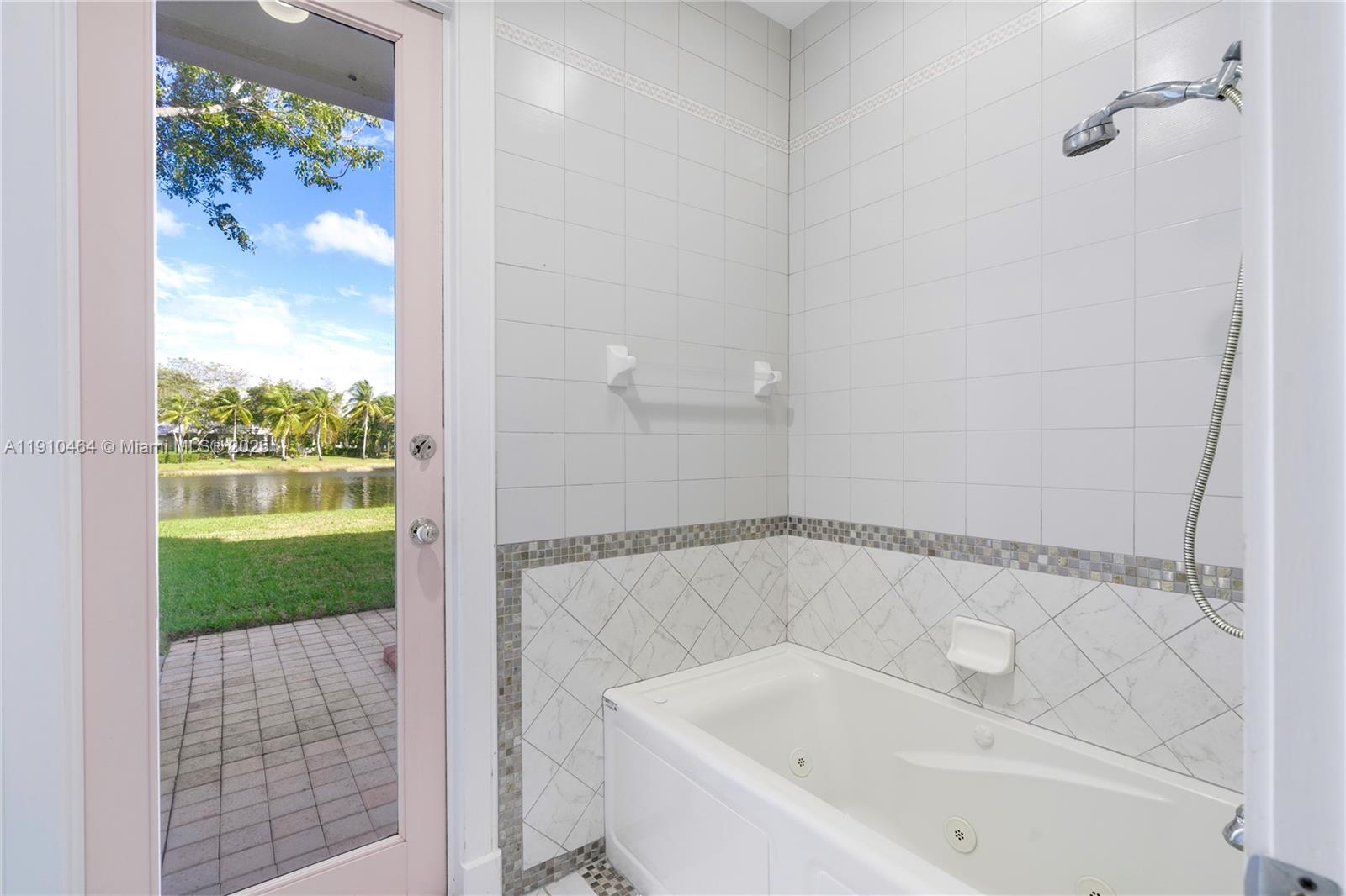 2939 Paddock Ln Weston, FL 33331