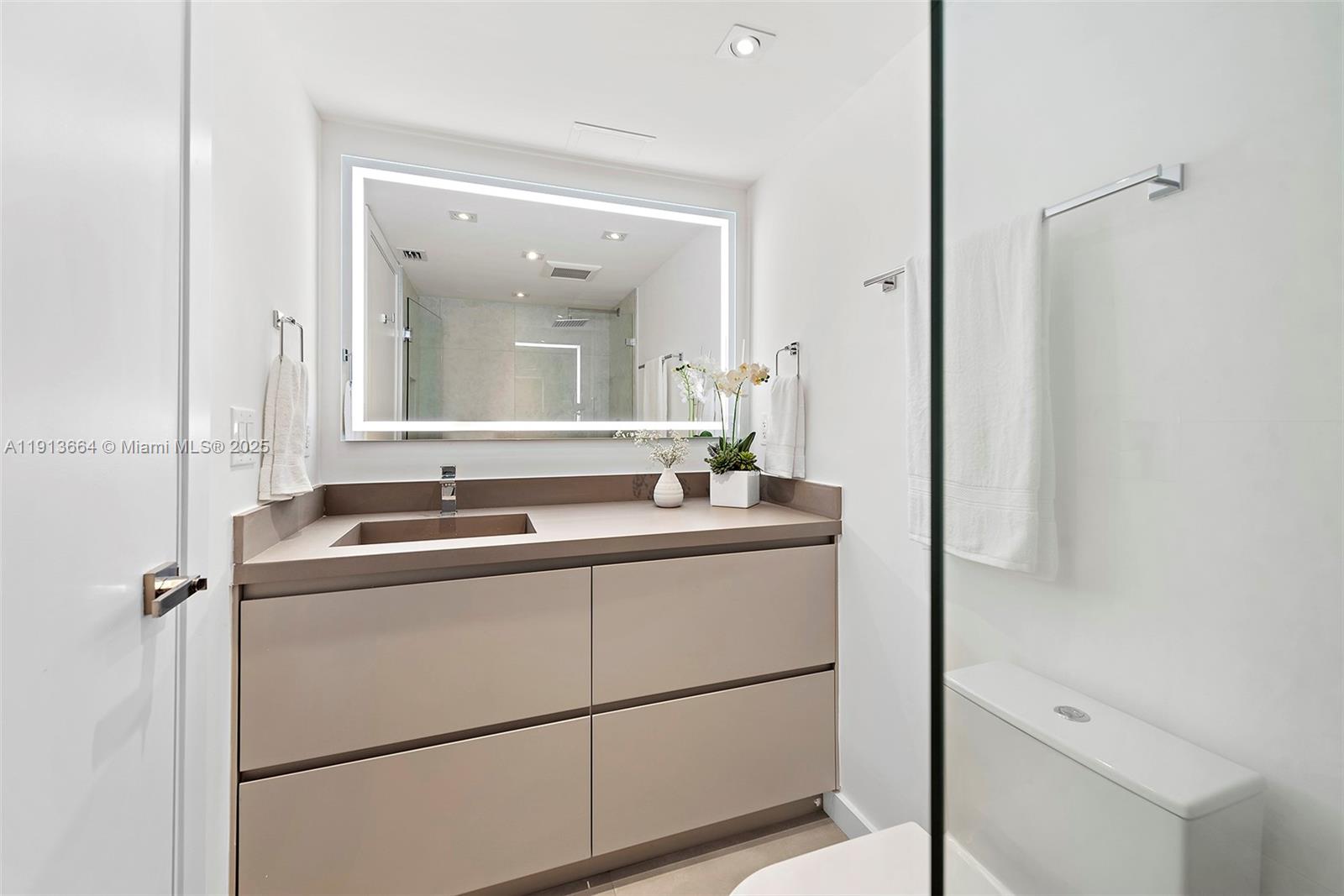 2301 Collins Ave #1004 Miami Beach, FL 33139