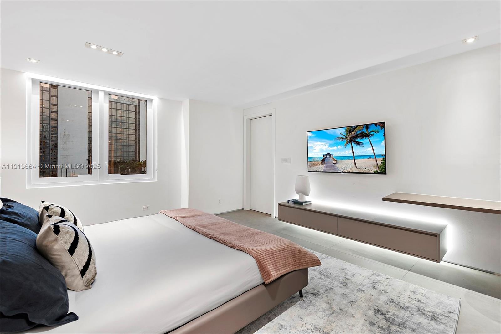 2301 Collins Ave #1004 Miami Beach, FL 33139