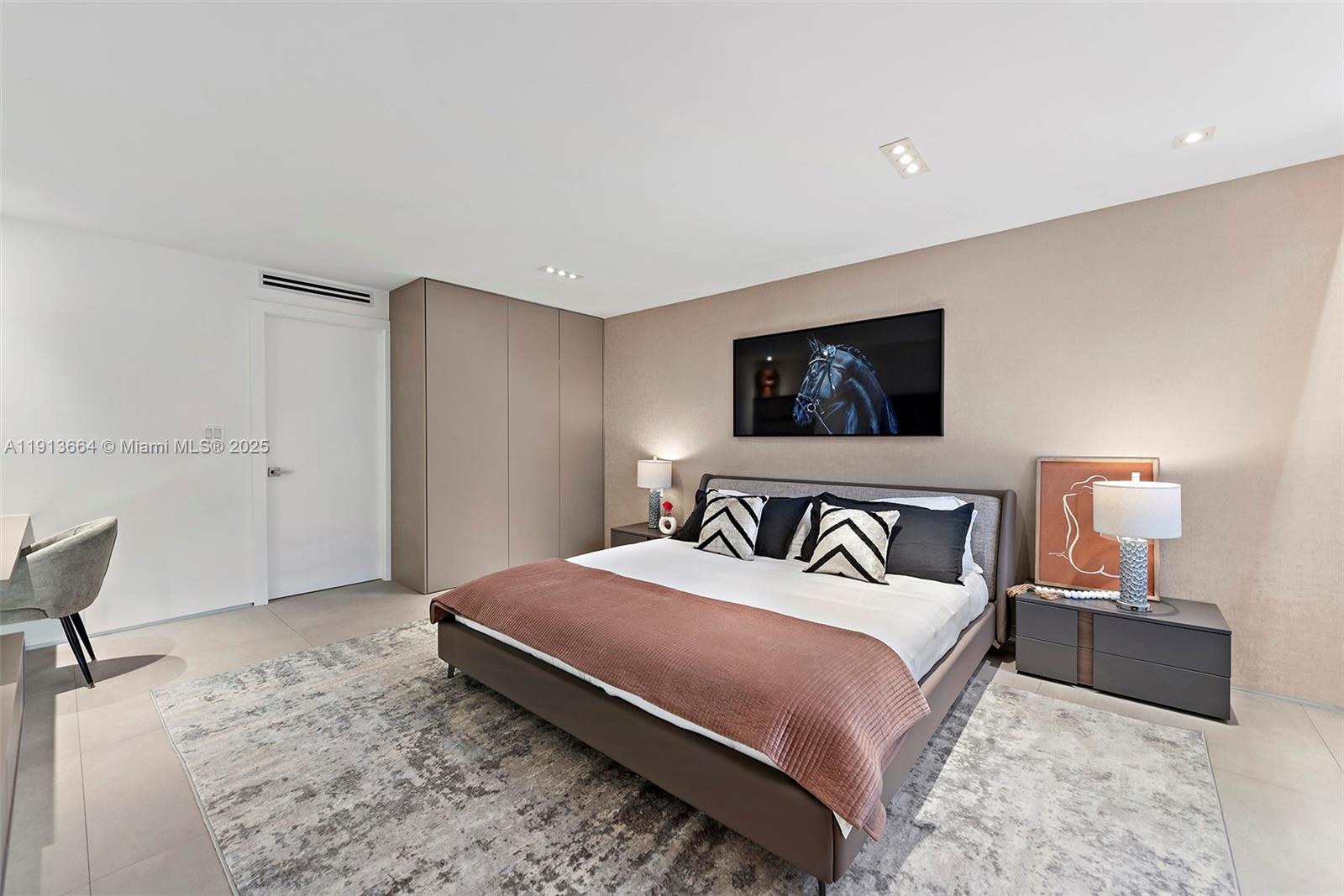 2301 Collins Ave #1004 Miami Beach, FL 33139