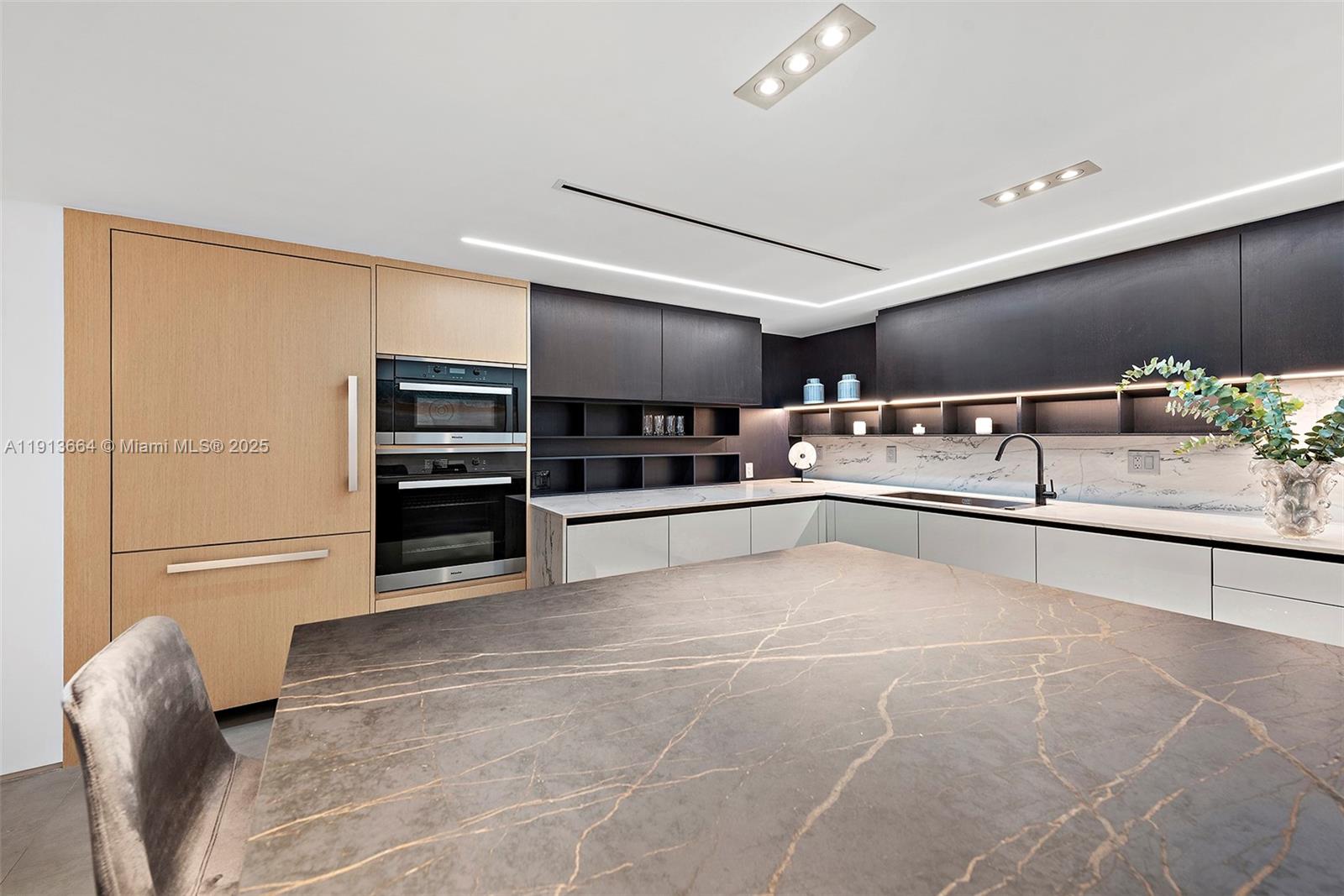 2301 Collins Ave #1004 Miami Beach, FL 33139