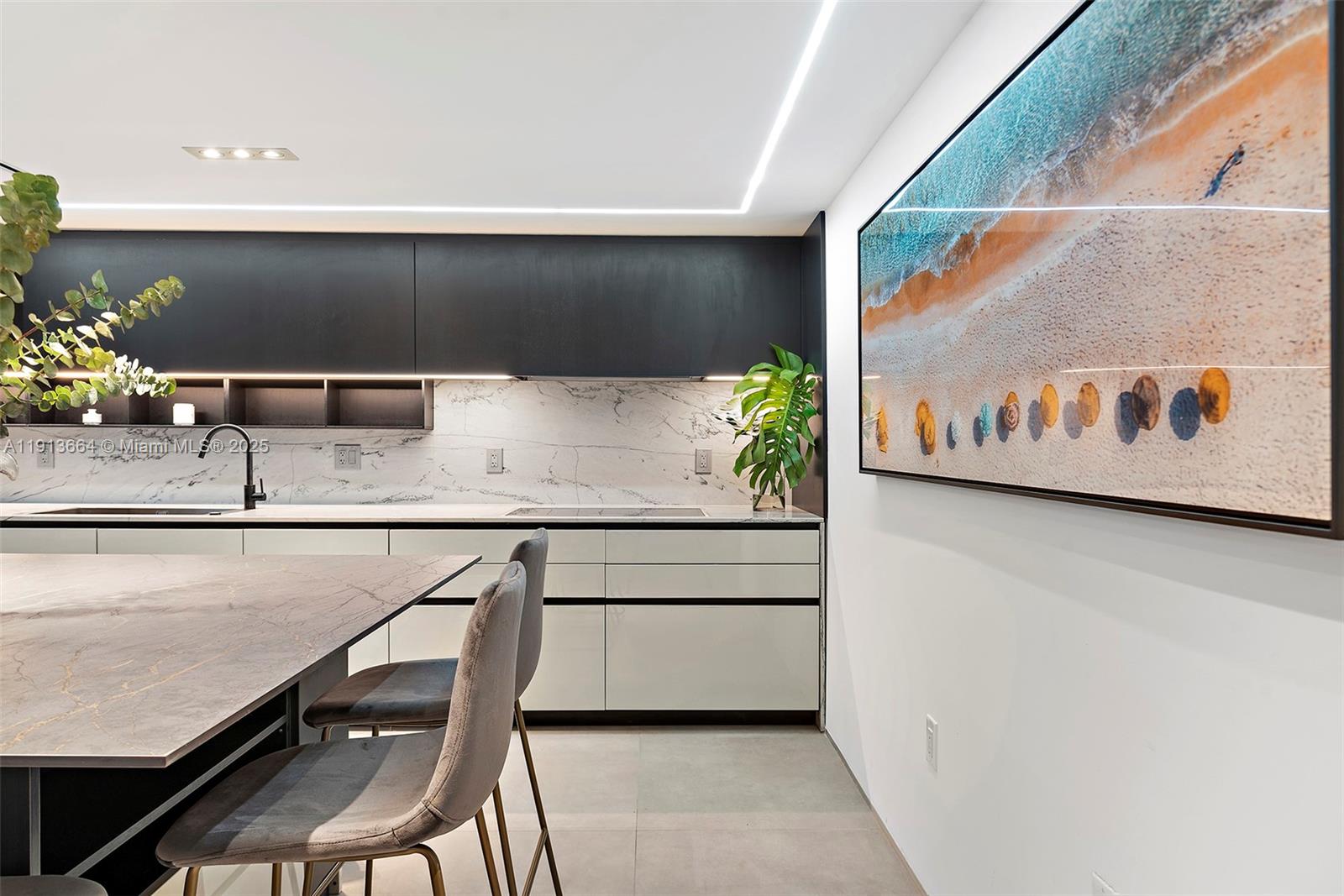 2301 Collins Ave #1004 Miami Beach, FL 33139