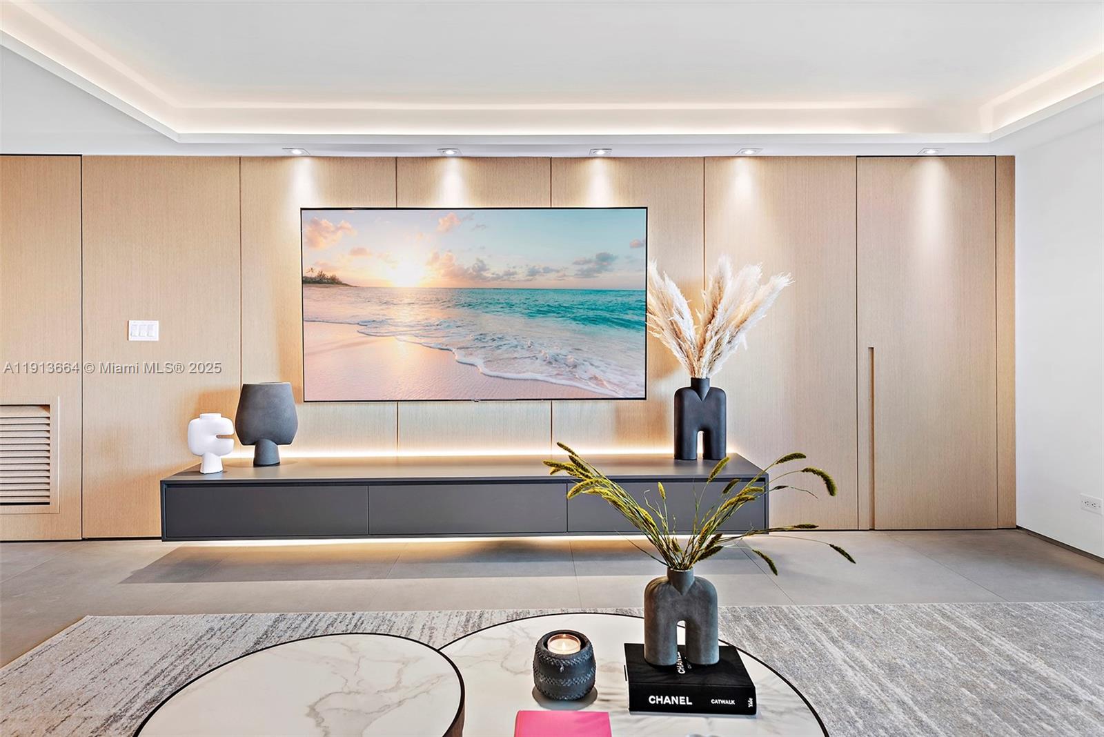 2301 Collins Ave #1004 Miami Beach, FL 33139