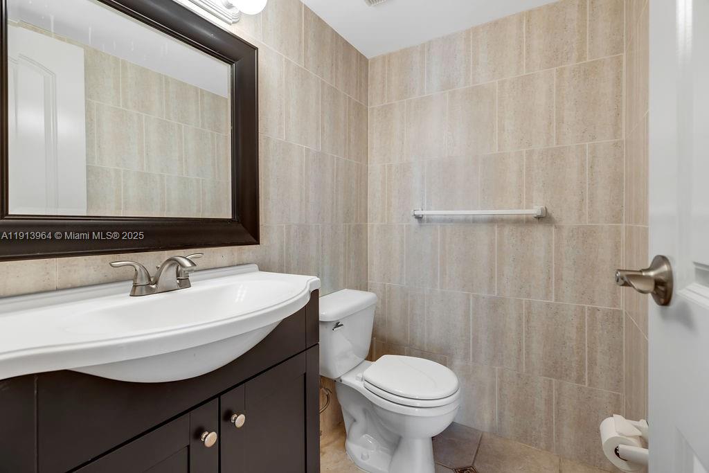 2625 Collins Ave #702 Miami Beach, FL 33140