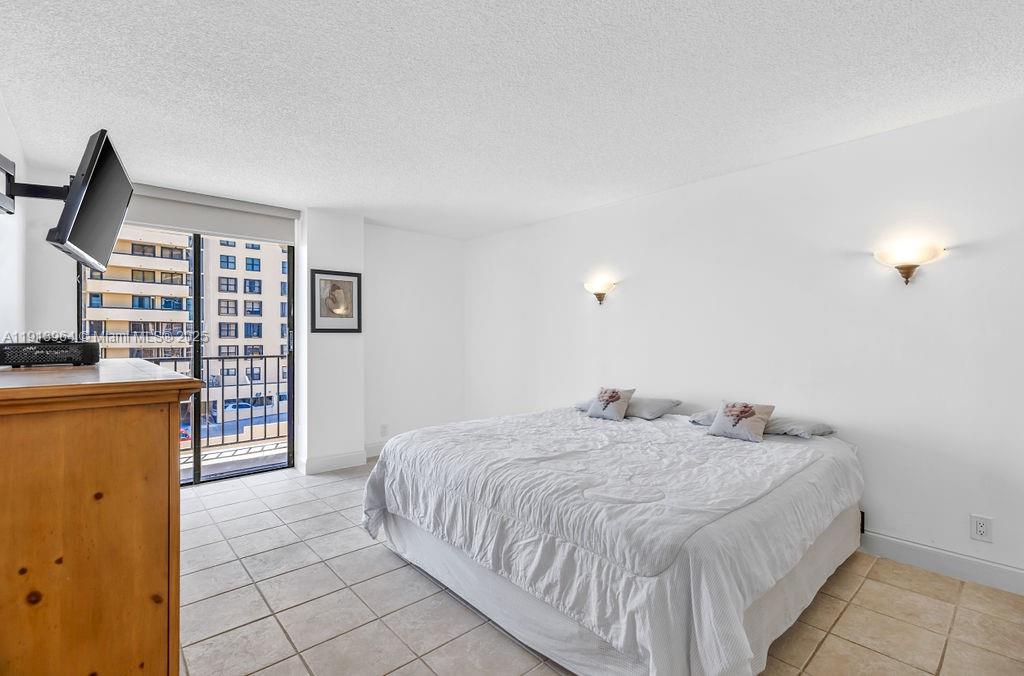 2625 Collins Ave #702 Miami Beach, FL 33140