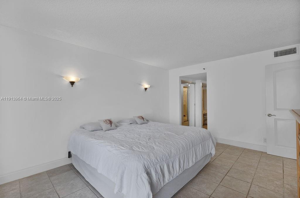 2625 Collins Ave #702 Miami Beach, FL 33140