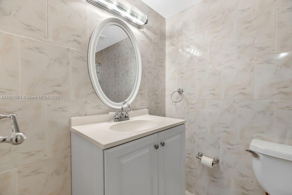 2625 Collins Ave #702 Miami Beach, FL 33140