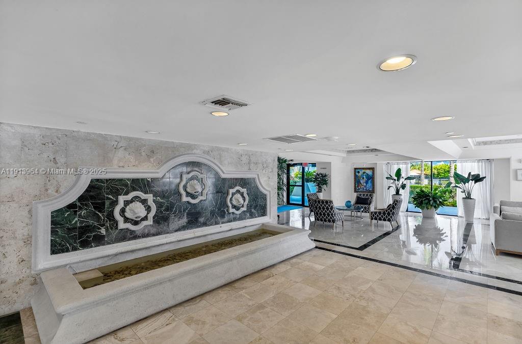 2625 Collins Ave #702 Miami Beach, FL 33140