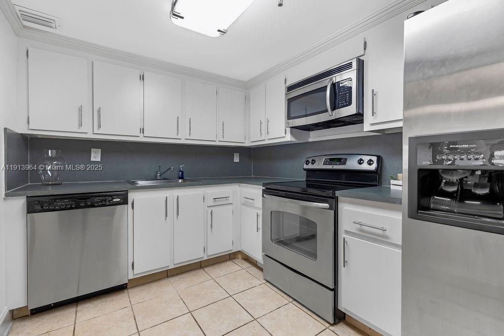 2625 Collins Ave #702 Miami Beach, FL 33140