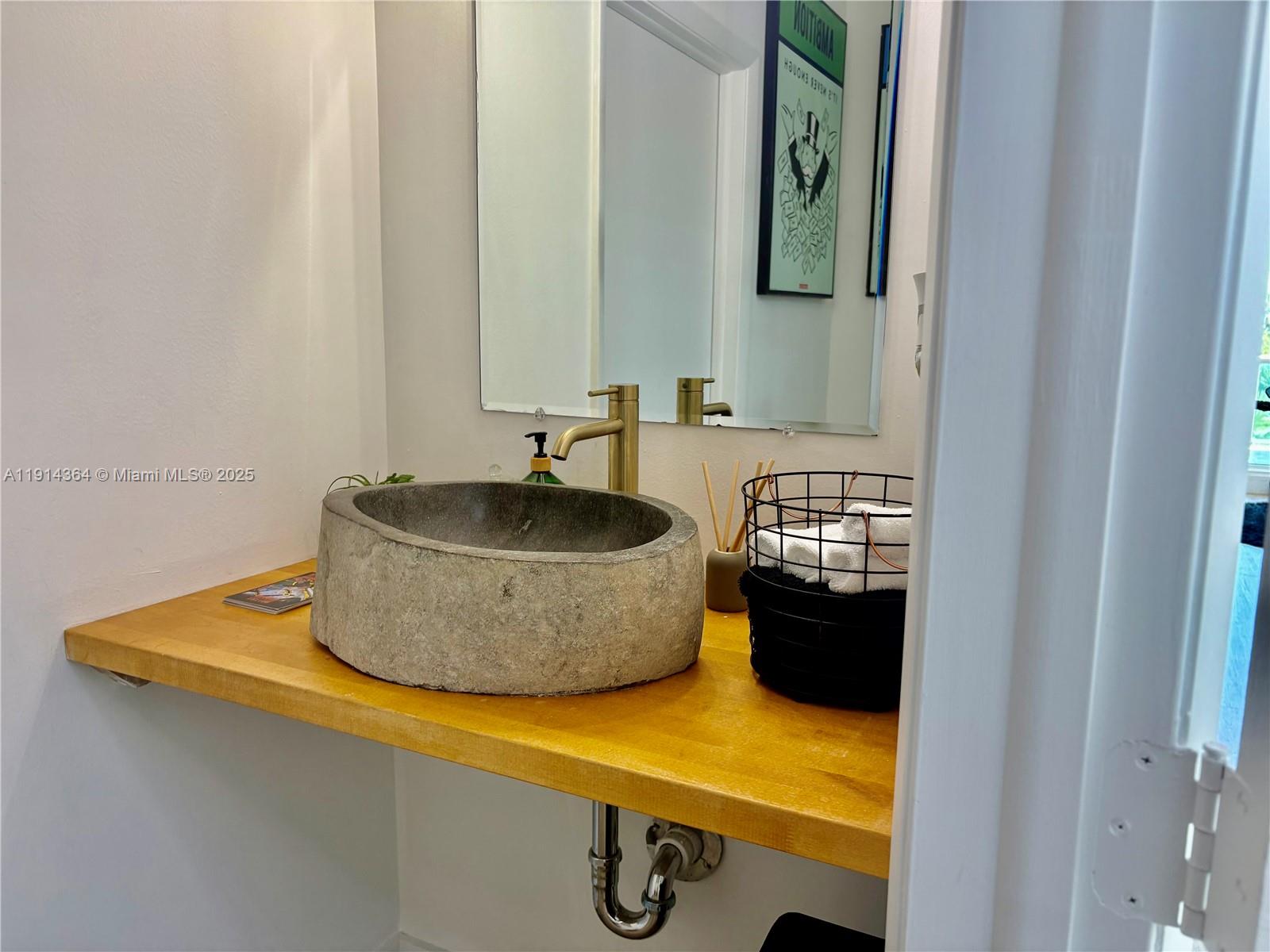 image 1800 Club Condo9