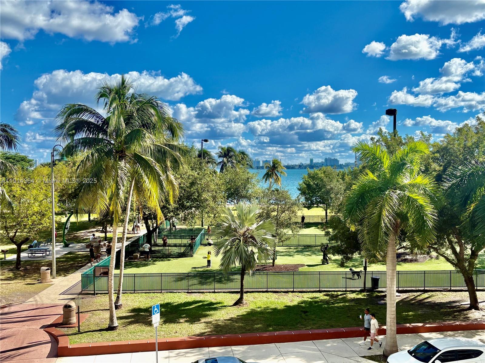 image 1800 Club Condo15