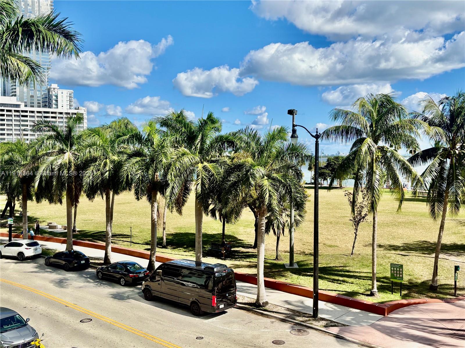 image 1800 Club Condo16