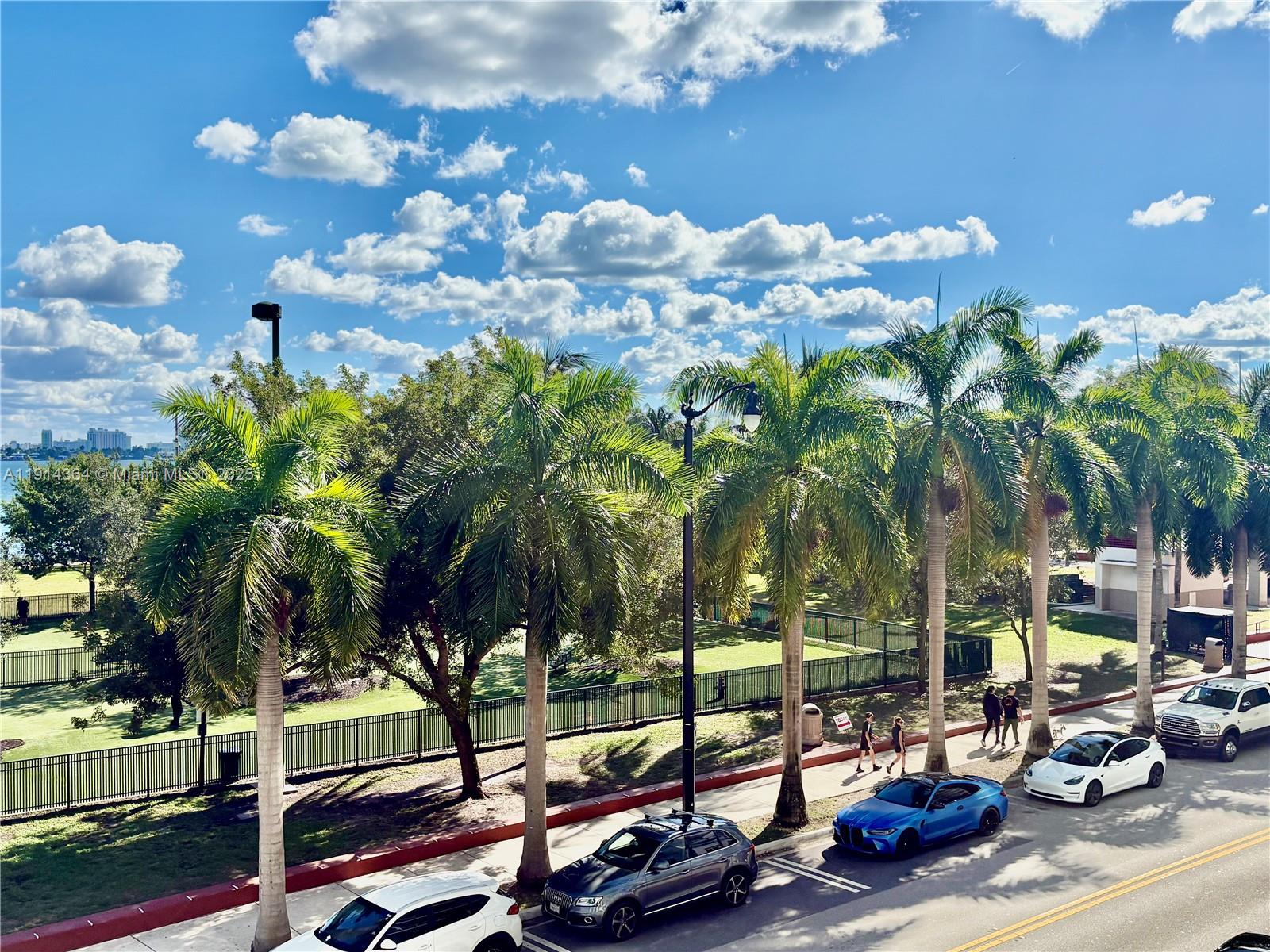 image 1800 Club Condo17