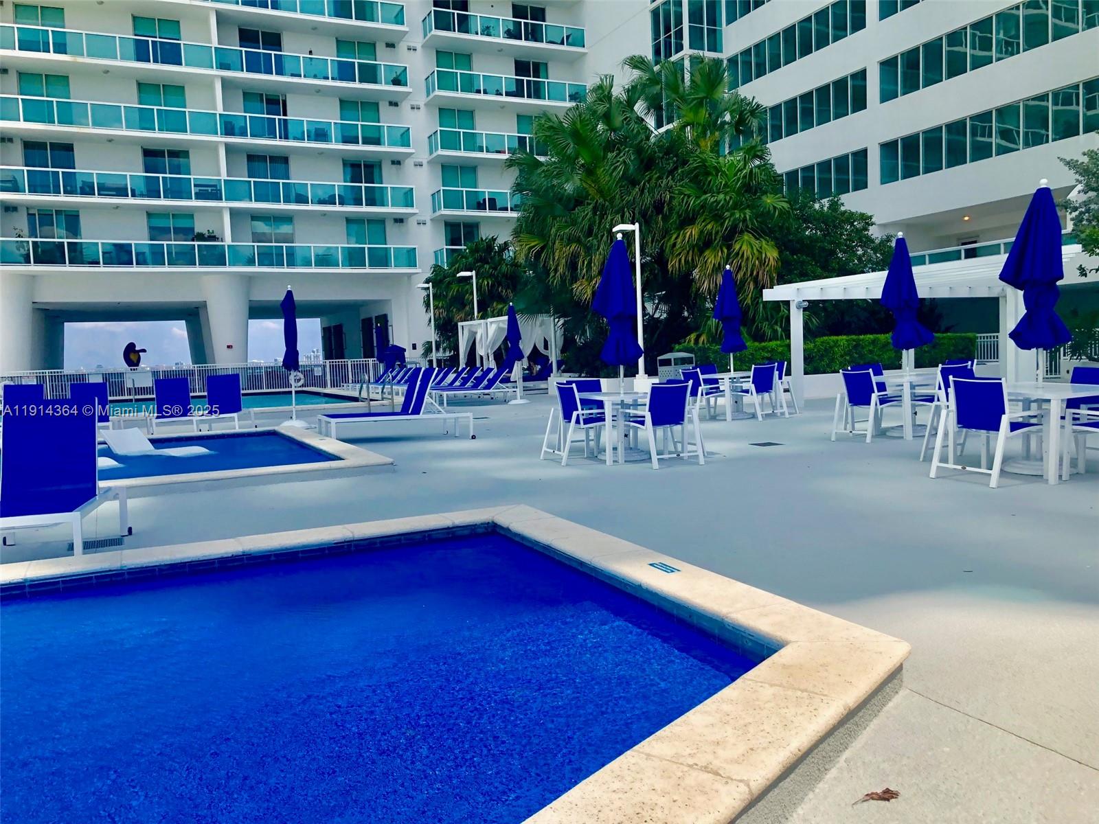 image 1800 Club Condo36