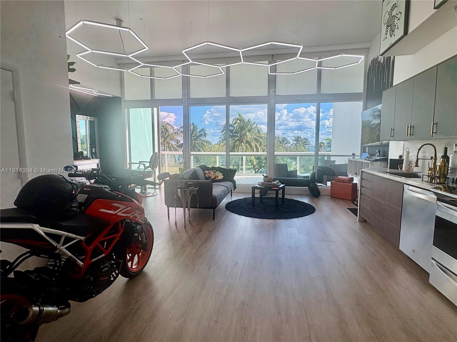 image 1800 Club Condo5