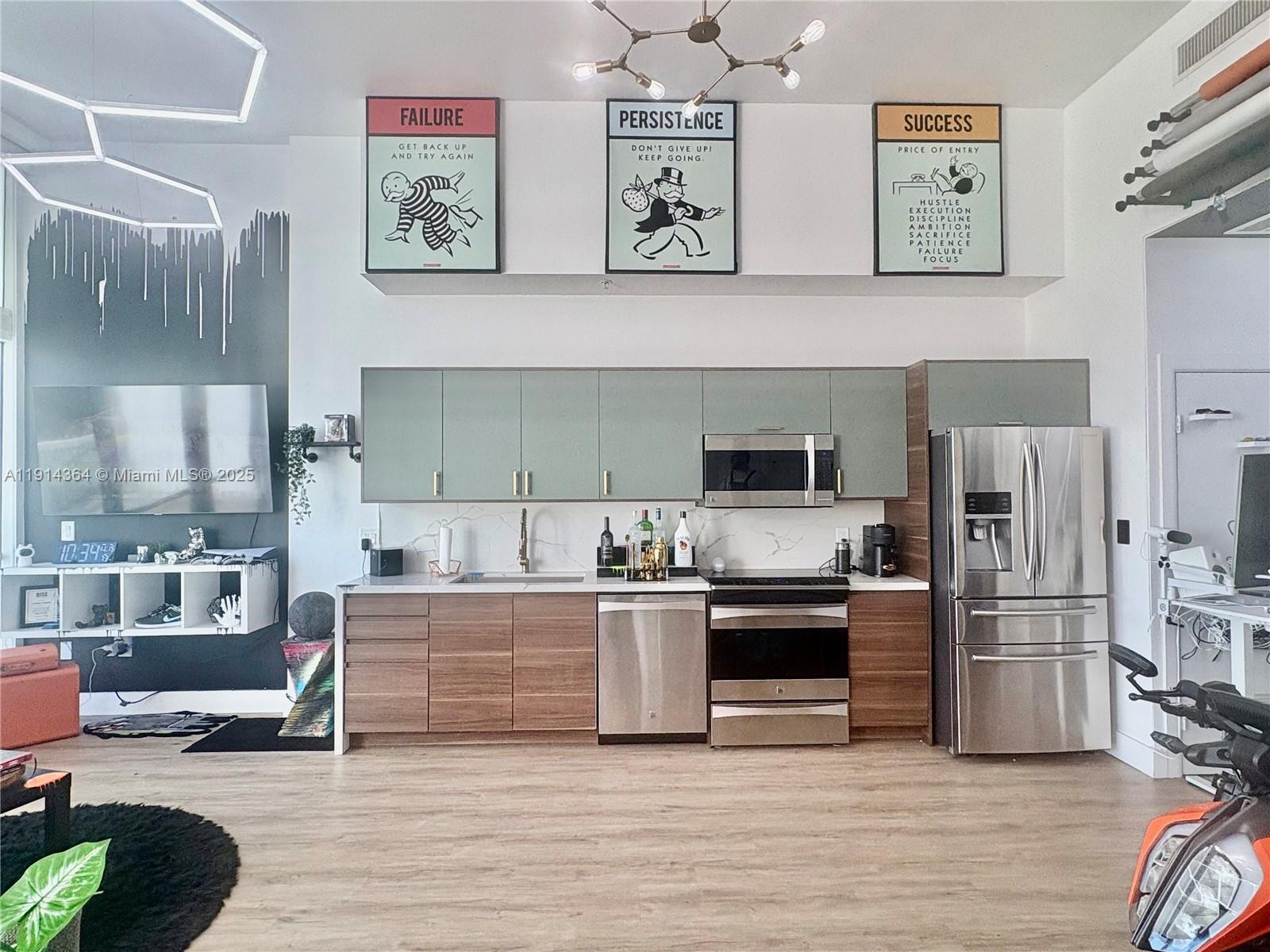 image 1800 Club Condo6