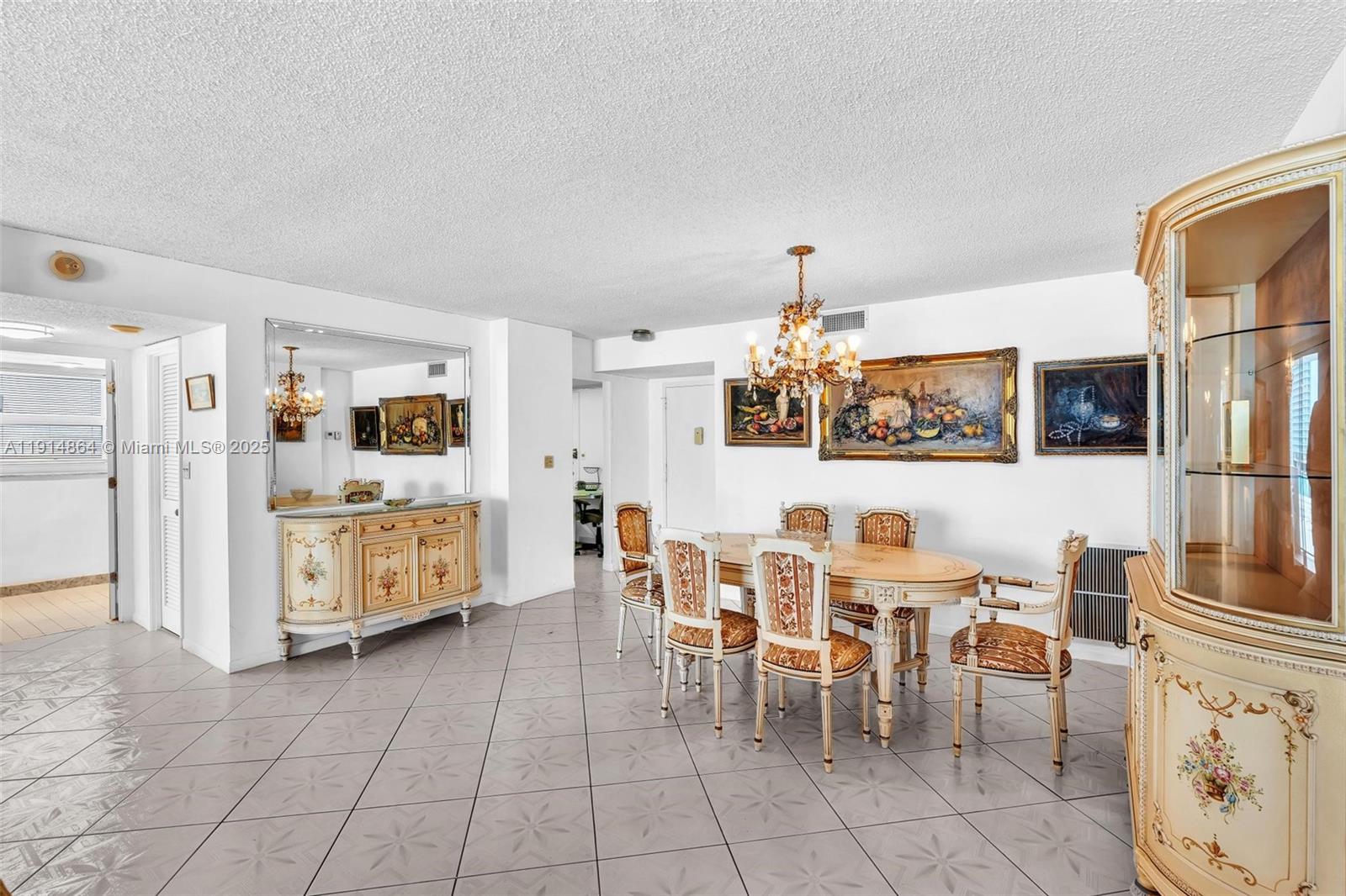 image Prince George Arms Condo14