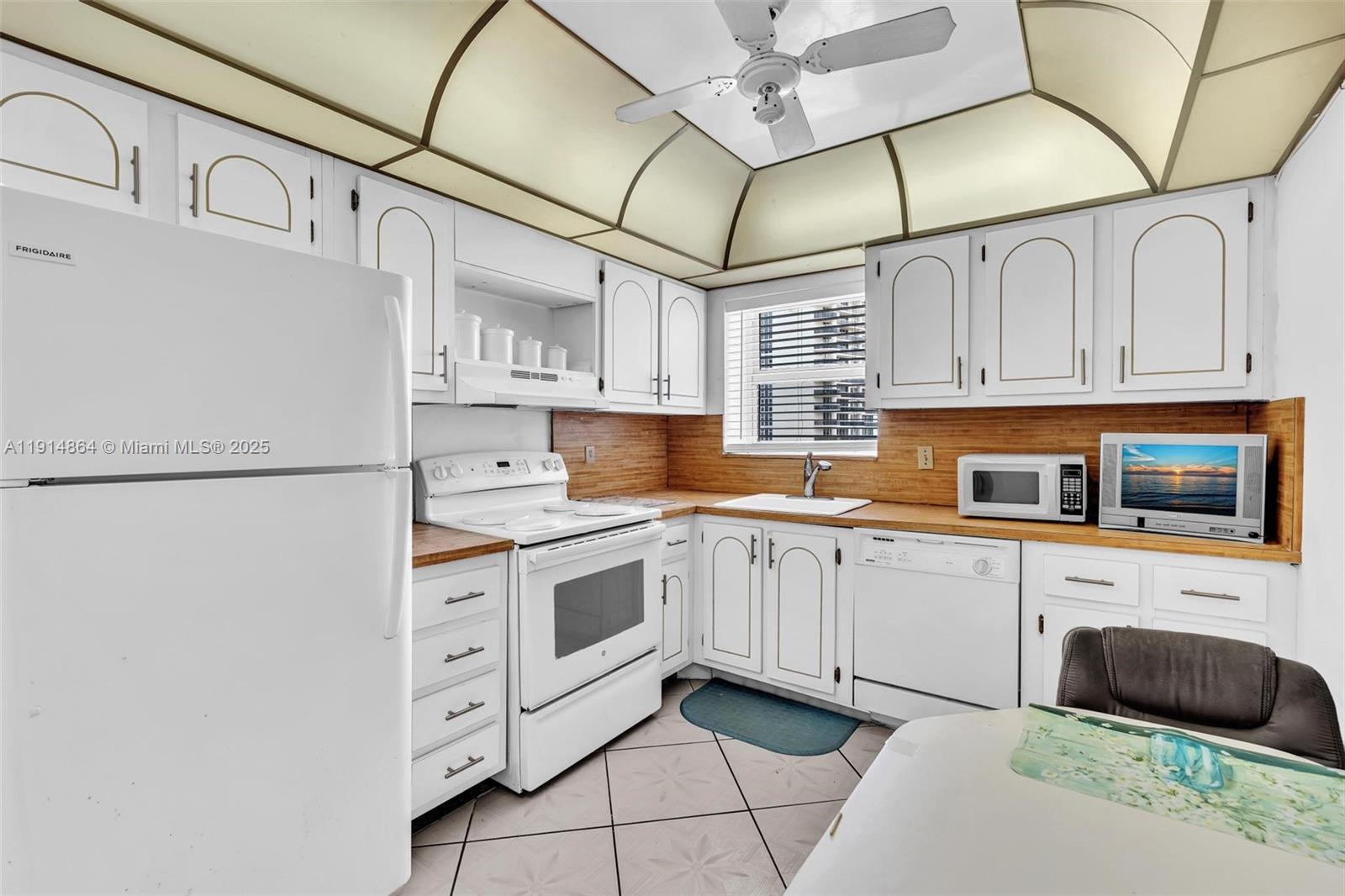 image Prince George Arms Condo21