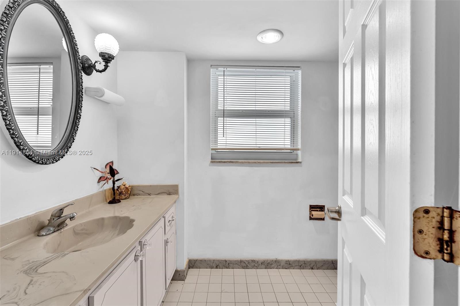 image Prince George Arms Condo42