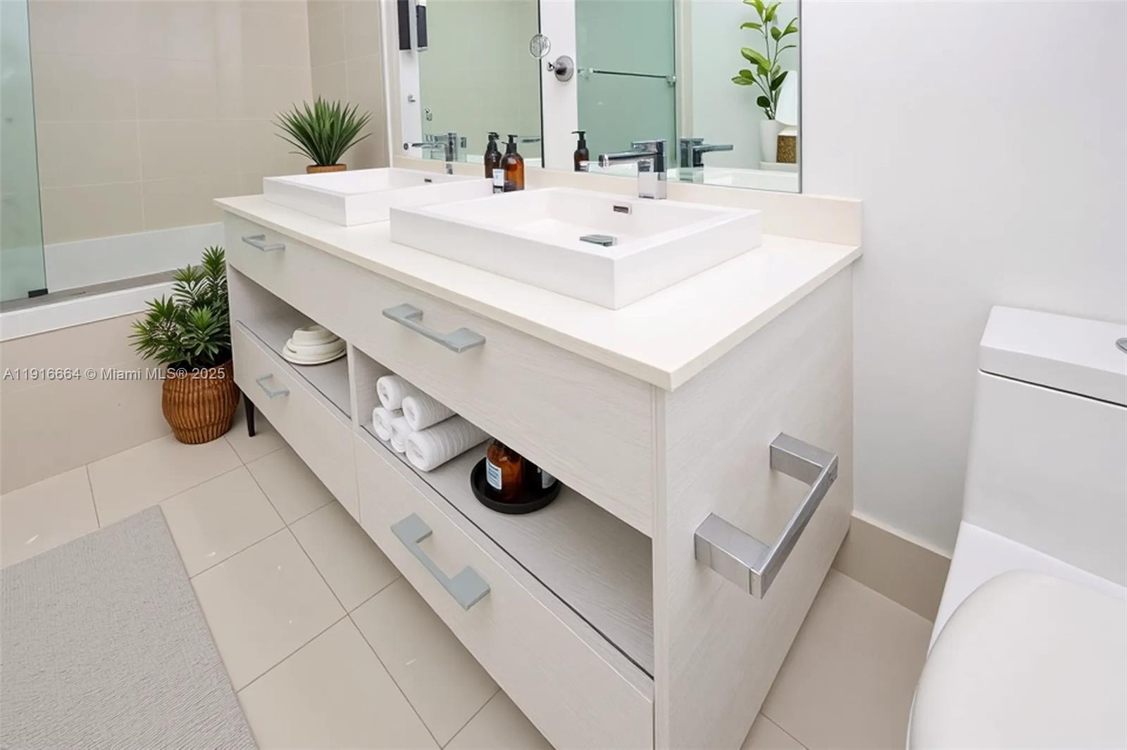 45 SW 9th St #1504 Miami, FL 33130