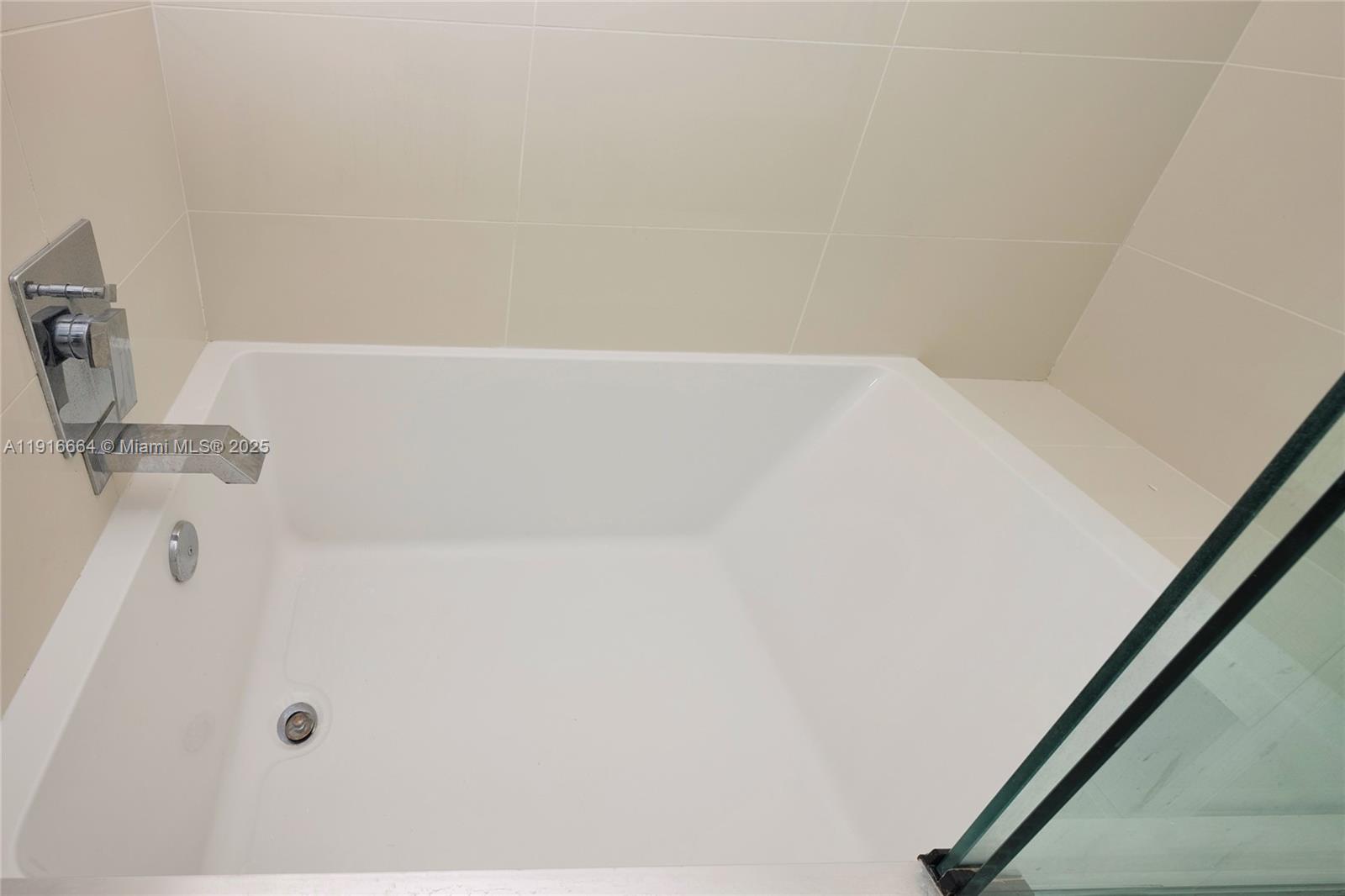 45 SW 9th St #1504 Miami, FL 33130