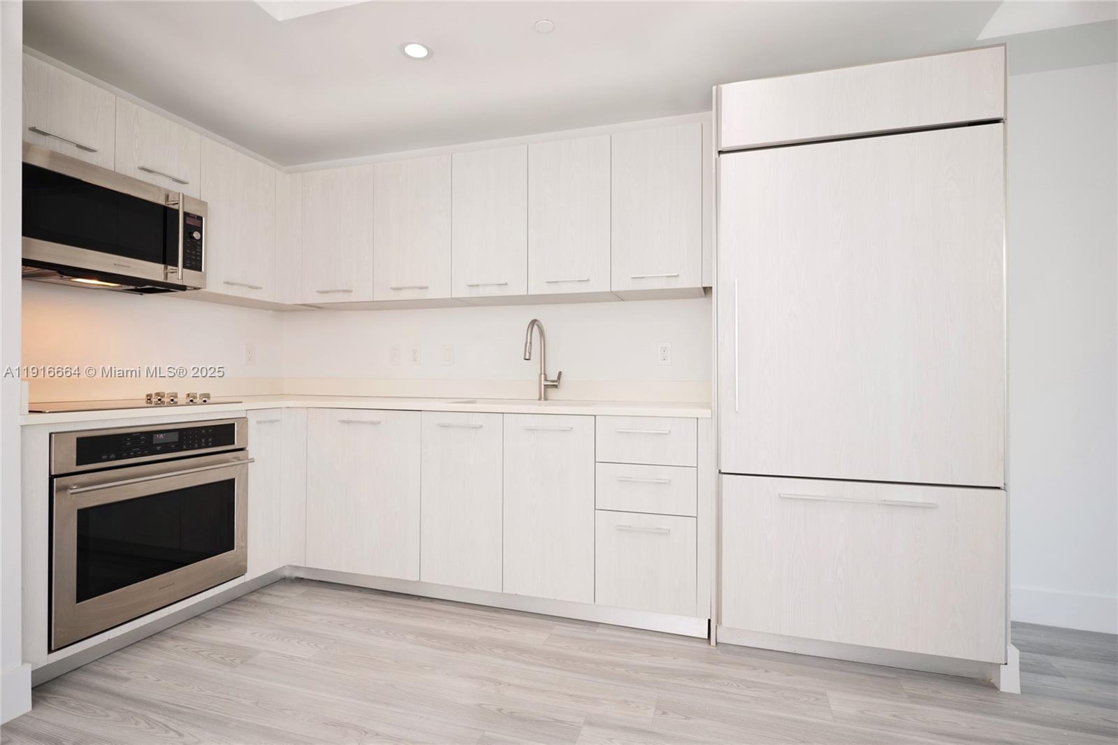 45 SW 9th St #1504 Miami, FL 33130