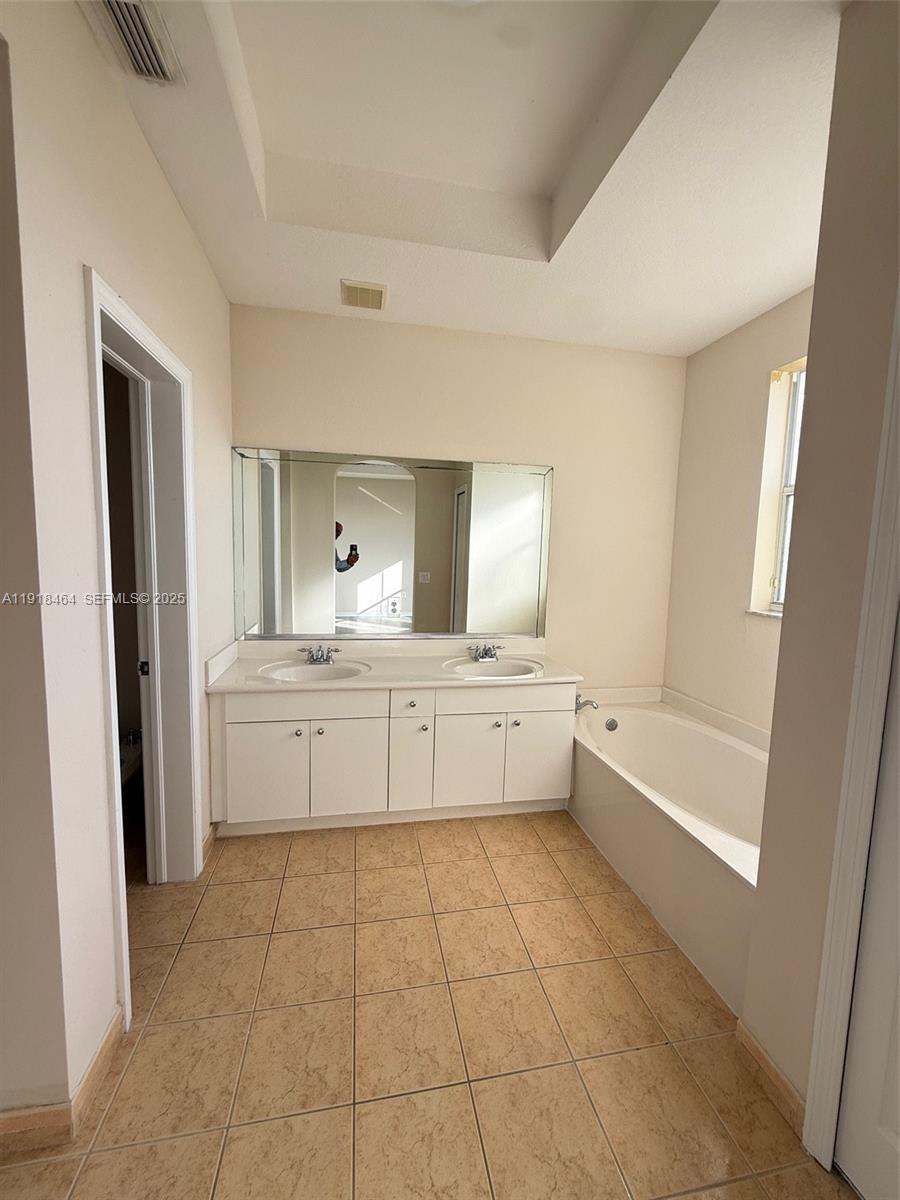 8528 SW 166th Pl #8528 Miami, FL 33193