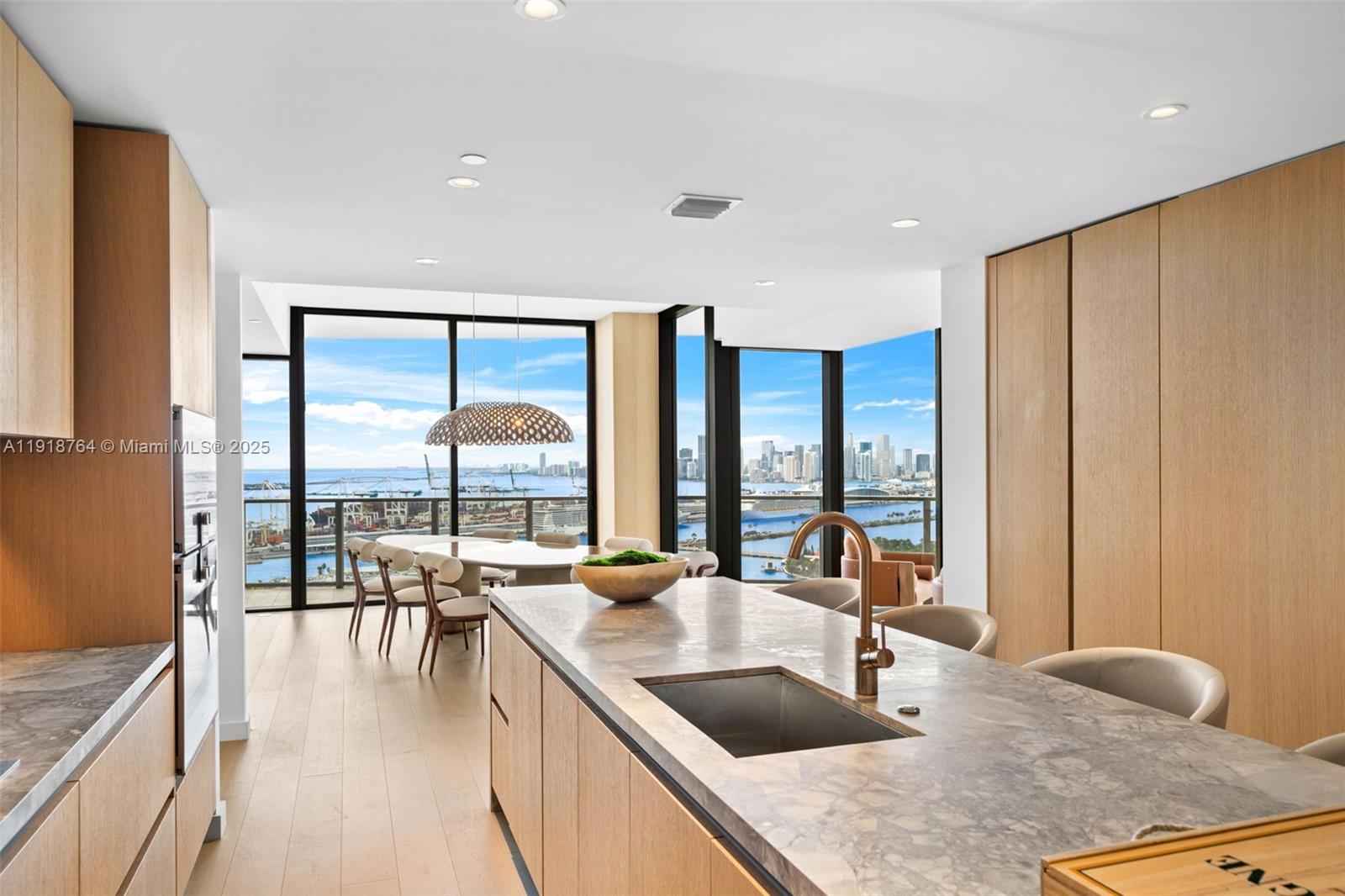 500 Alton #3402.03 Miami Beach, FL 33139